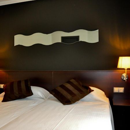 Hostal La Rotonda Ourense Esterno foto