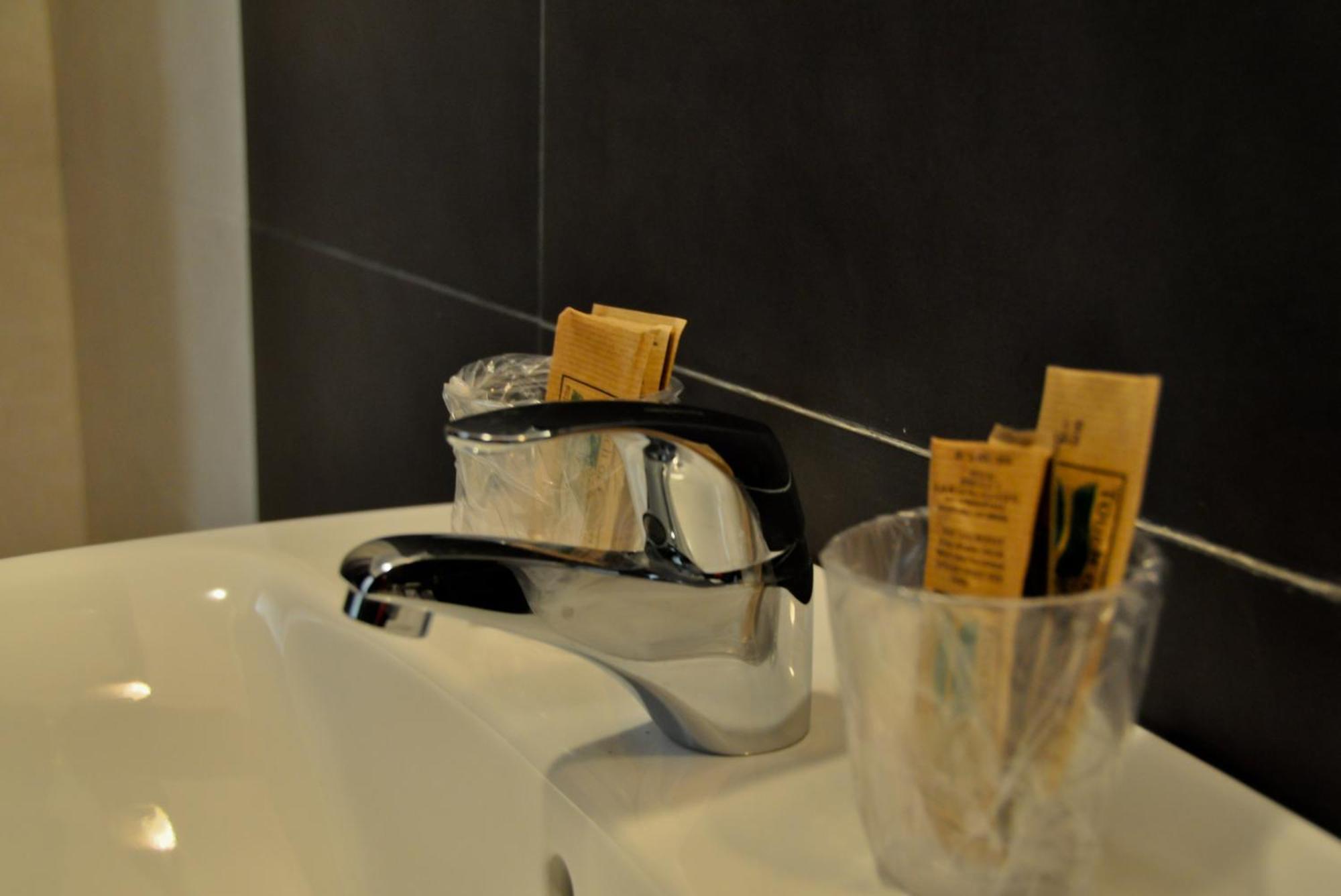 Hostal La Rotonda Ourense Esterno foto