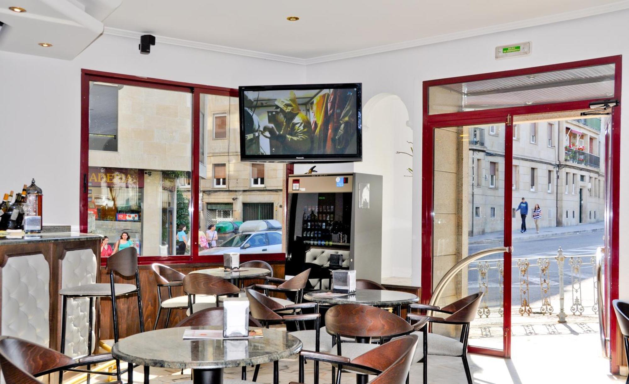 Hostal La Rotonda Ourense Esterno foto